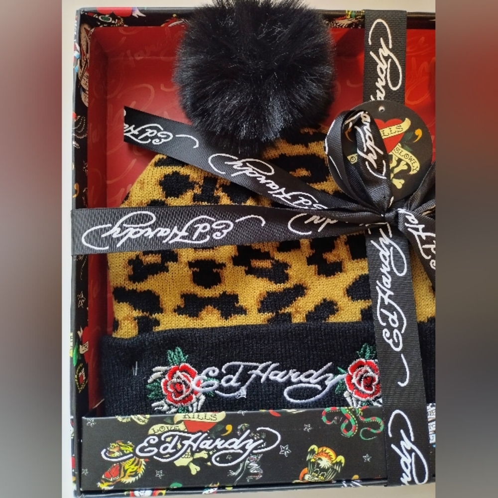 Ed Hardy Beanie Hat & Glove Gift Set Love Kills Animal Leopard Print - Picture 2 of 10